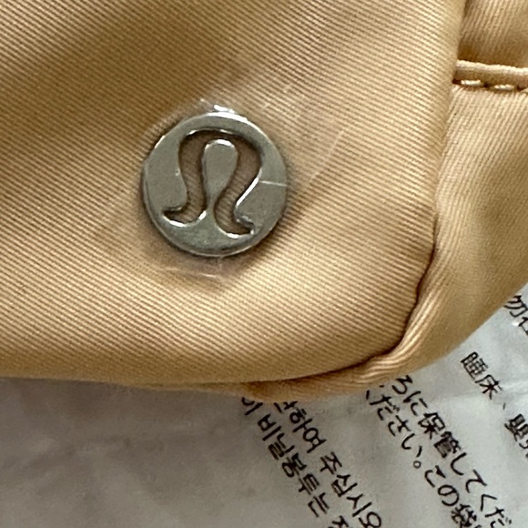 NWT 🏷️ Lululemon Everywhere 1L Belt Bags- khaki - Picture 4 of 7